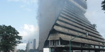 Côte d’Ivoire : Déclaré immeuble à risque en 2008, la «Pyramide » en flamme