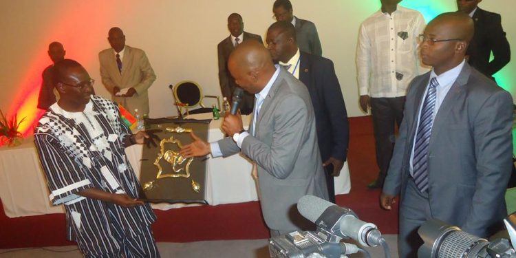 Dramane Sawadogo fait don au PM