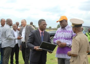 Aka Sayé Lazarre-Djaya Jean et le Préfet en entretien