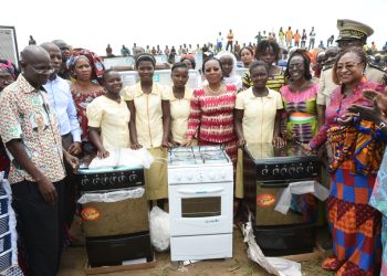 Tiapoum : Dominique Ouattara fait des dons d’une valeur de plus de 100 millions F CFA