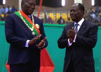 Ouattara félicitant Roch Kaboré à son Investiture à Ouaga