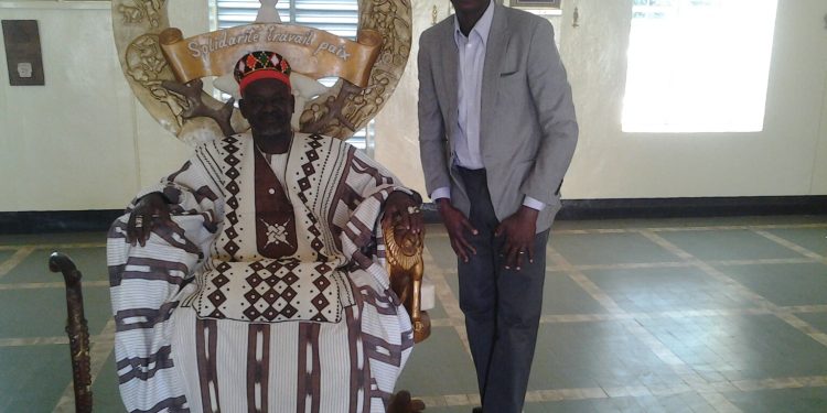 Burkina : Alexandre Lebel Ilboudo présente le manuscrit de son 4é livre au Moogo Naaba