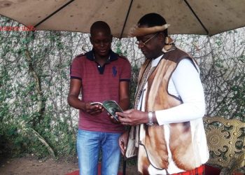 Livre sur Moogo Naaba: Sa Majesté Tchiffi Zié soutient l’écrivain Alexandre Lebel Ilboudo