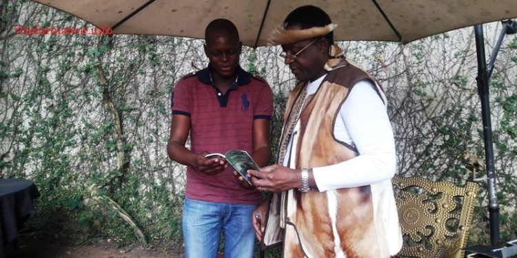 Livre sur Moogo Naaba: Sa Majesté Tchiffi Zié soutient l’écrivain Alexandre Lebel Ilboudo