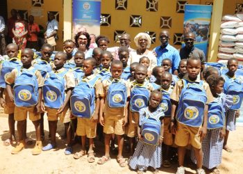 Kong : Children Of Africa distribue des kits et des effets scolaires aux élèves