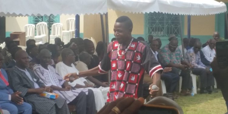 L&rsquo;artiste Sam Soro en pleine attraction