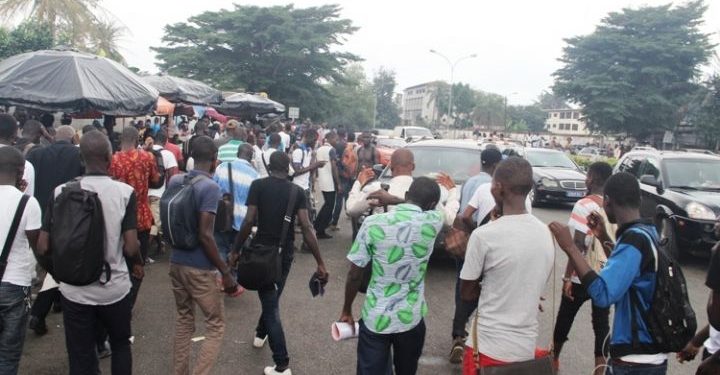 Abobo : Affrontements entre chauffeurs de Gbaka et étudiants