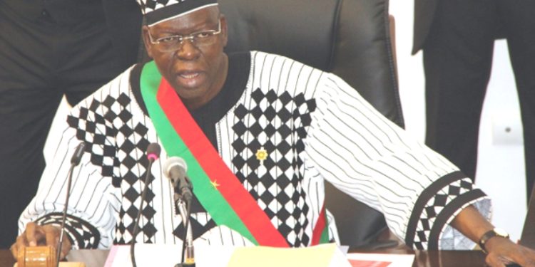 Livres sur Moogo Naaba : Traoré Mamadou offre 200 livres aux Ministres, aux députés, et aux diplomates Burkinabè