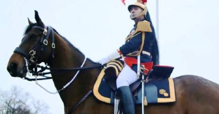 En visite d’Etat en Chine: Macron offre un cheval à Xi Jinping