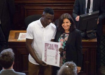 France :Mamoudou Gassama a reçu la plus haute distinction de Paris