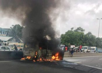 Autoroute du Nord : Un véhicule de transport en commun s’enflamme