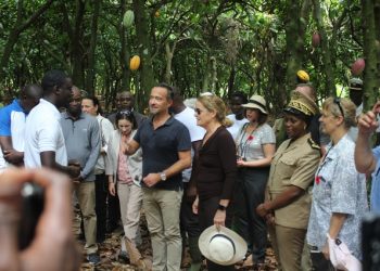 Djékanou : La Gouverneure générale Julie Payette visite une plantation de cacao