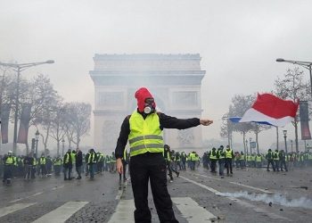 Sous la pression des «Gilet jaunes» : Le gouvernement suspend la taxe sur le carburant