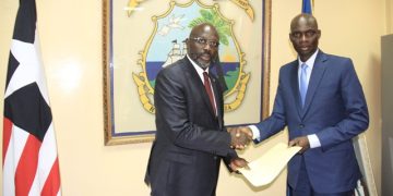 Macron félicite George Weah et l’invite à Paris