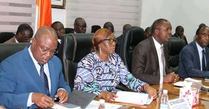 Crise dans l’éducation : Gon désavoue Kandia Camara  et confie les négociations à Mabri Toikeuse