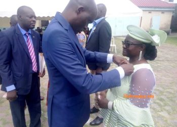 Décoration: Mme Sinan Lamoussa élevée au rang de chevalier de l’ordre du mérite burkinabè
