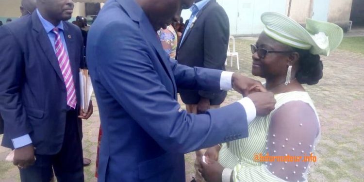 Décoration: Mme Sinan Lamoussa élevée au rang de chevalier de l’ordre du mérite burkinabè