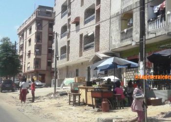 Après le déguerpissement des trottoirs : Les petits vendeurs de Yopougon refusent de «mourir»