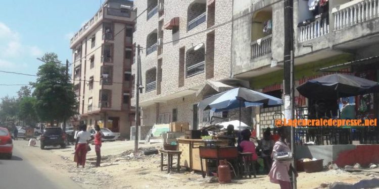 Après le déguerpissement des trottoirs : Les petits vendeurs de Yopougon refusent de «mourir»