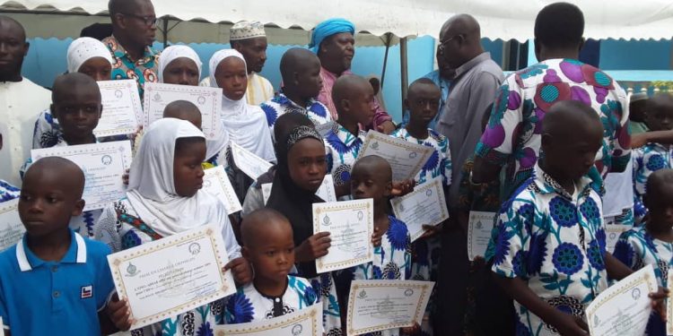 Abobo : 27 orphélins de l&rsquo;école Halil Ibrahim reçoivent des bourses d&rsquo;études