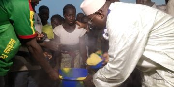 Terrorisme/Burkina : Eddie Komboïgo vole au secours des déplacés de Kongoussi