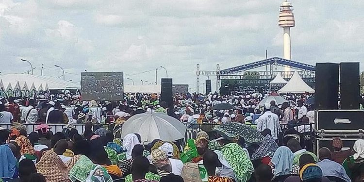 En meeting à Yamoussoukro/Henri Konan Bédié: « Le Pdci est prêt à conquérir  le pouvoir d&rsquo;État « 