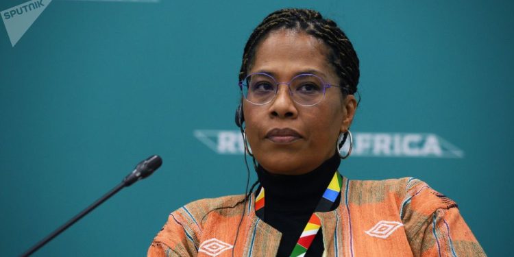 Quelques heures après son expulsion-Nathalie Yamb réagit : «Je rentrerai en Côte d’Ivoire… »