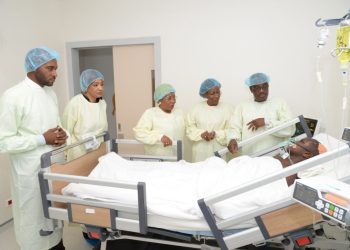 Bingerville: Ly Ramata Bakayoko au chevet d’une petite fille violée, à l’Hôpital Mère-Enfant