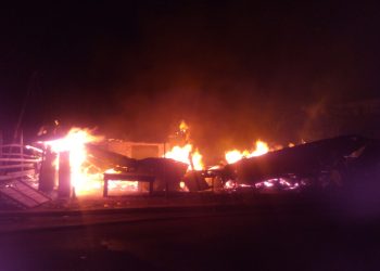 Man : Un incendie ravage deux menuiseries et un commerce de bois