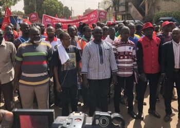 Application de l’IUTS: Des milliers de travailleurs Burkinabè protestent dans les rues de Ouaga