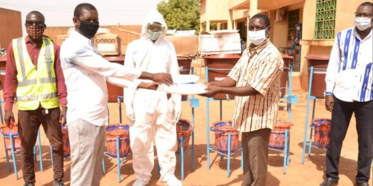 Lutte contre le Covid-19: Fortune Moto fait don de matériel de protection à Pouytenga