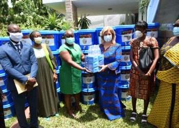 Covid-19: Dominique Ouattara fait des dons d’une valeur de 130 millions F CFA à une centaine d’ONG
