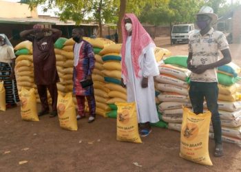 Covid-19/Pouytenga : L’université polytechnique de Gampéla offre des vivres aux populations