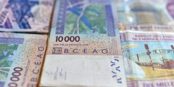 Économie: La France entérine la fin du Franc CFA