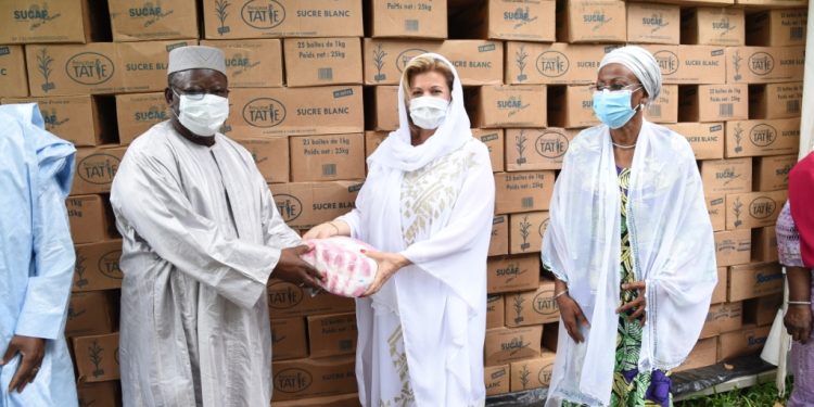 Ramadan 2020: Mme Ouattara offre des dons en vivre d’une valeur de 100 millions F CFA aux musulmans