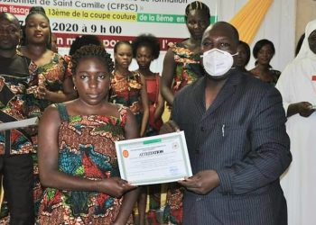 Auto-emploi: Zéphirin Diabré salue le rôle du Centre de formation des sœurs filles de St Camille