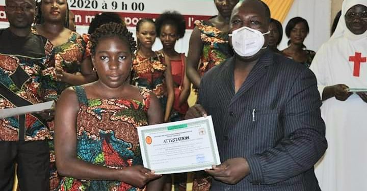 Auto-emploi: Zéphirin Diabré salue le rôle du Centre de formation des sœurs filles de St Camille