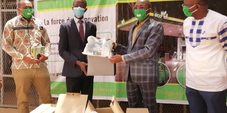 Covid-19 : ECO-OIL Burkina offre 10 respirateurs au ministère de la santé