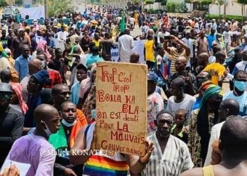 Mali : Des milliers de Maliens dans la rue réclament le départ de  IBK
