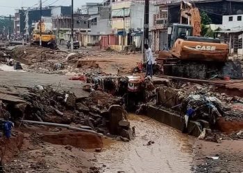 Pluies diluviennes : Après le retrait des eaux, voici à quoi ressemble la rue ministre