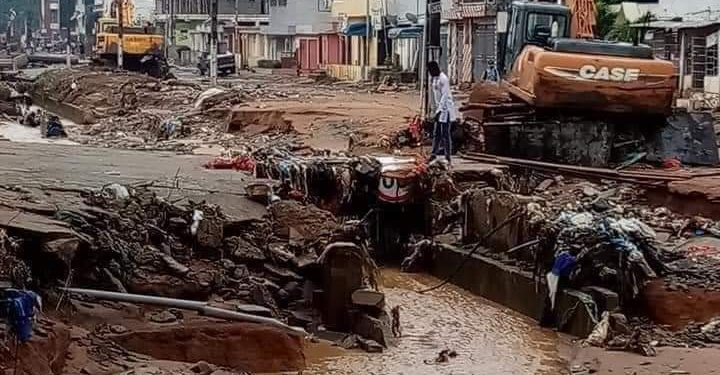 Pluies diluviennes : Après le retrait des eaux, voici à quoi ressemble la rue ministre