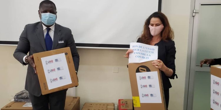 Covid-19 : Les États-unis offrent du matériel informatique à la Cote d&rsquo;Ivoire