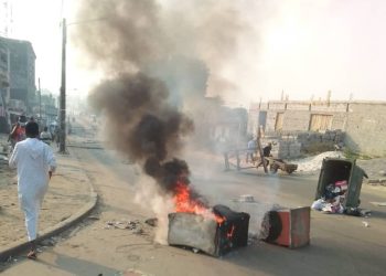 Marche de l’opposition : Rues barricadées et pneus enflammés dans plusieurs localités