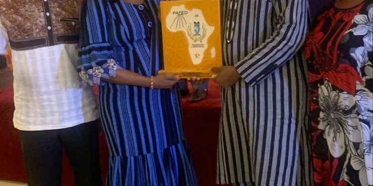 Coopération économico- diplomatique: Le Consul Benjamin Nana reçoit le Grand Prix Spécial Africain du meilleur Artisan