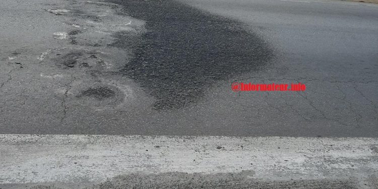 Côte d&rsquo;Ivoire: Comment les incendies de pneus lors des manifestations de rue détériorent le bitume