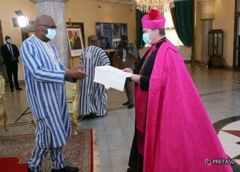 Diplomatie: 5 nouveaux ambassadeurs présentent leurs lettres de créance à Roch Kaboré