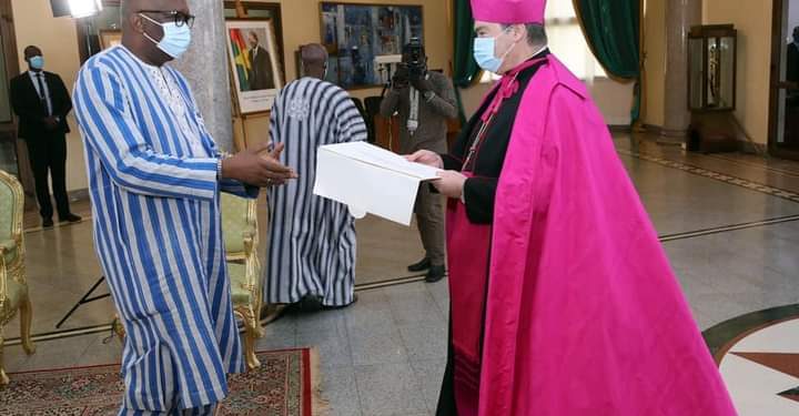Diplomatie: 5 nouveaux ambassadeurs présentent leurs lettres de créance à Roch Kaboré