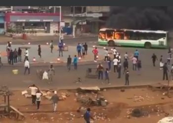 Manifestations anti-3è mandat : Un bus vandalisé à Yopougon, la Sotra suspend la desserte