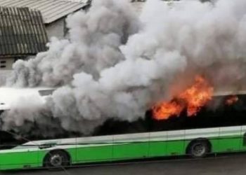 Cocody: Un bus de la Sotra part en fumée, le machiniste brûlé