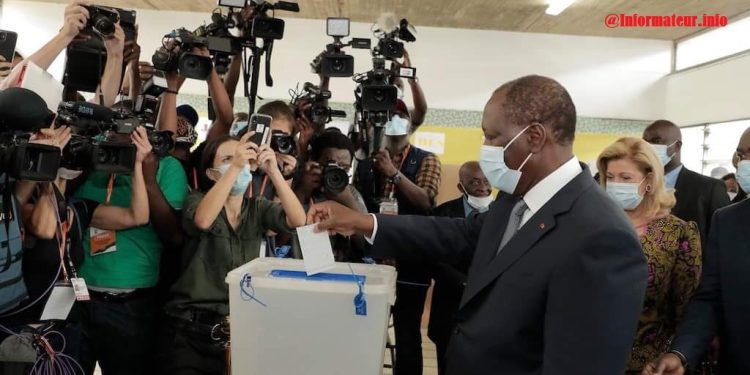 Présidentielle : Les candidats Alassane Ouattara et Kouadio Konan Bertin ont voté